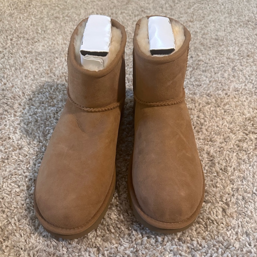 NIB UGG Classic Mini II - Chestnut -Size 8